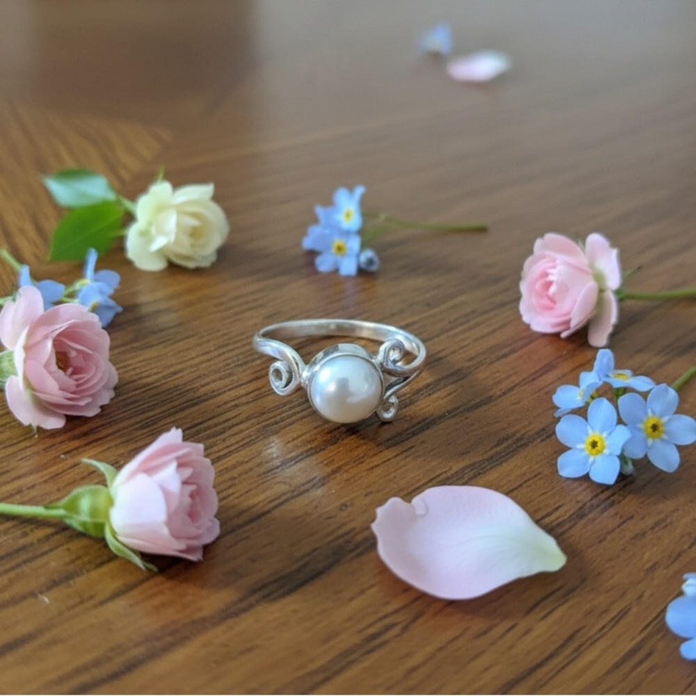 Elegant Sterling Silver pearl Ring